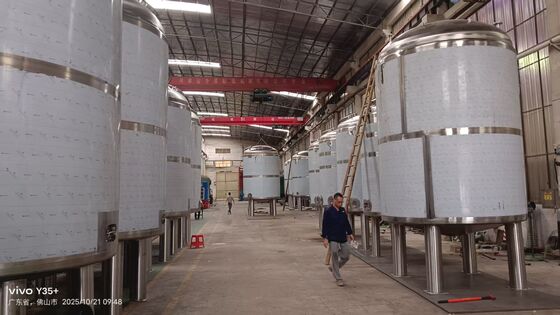 خزان تخزين بسمك جدار 8 مم لمخرج مياه DN100 في بناء متين